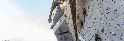 Bouc-Bel-Air : testez l'un des plus grands murs d'escalade de...