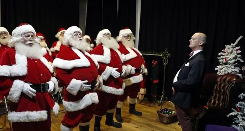 A Londres, une école apprend à être Père Noël