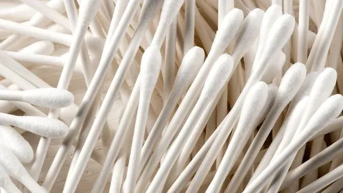 Les cotons-tiges en plastique sont désormais interdits