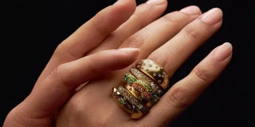 Mc Do lance une bague en forme de burger à gagner pour la...