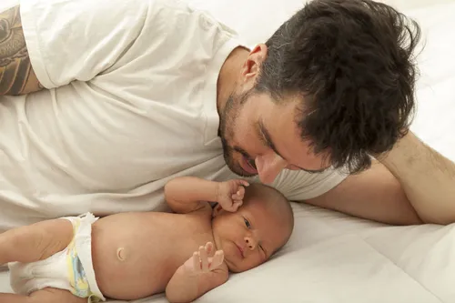 Les pères célibataires meurent plus jeunes