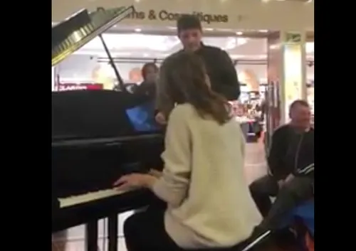 Le Marseillais Grégory Benchenafi fait le buzz avec "Hallelujah" à...