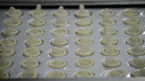 Zimbabwe : les préservatifs chinois importés seraient trop "petits"