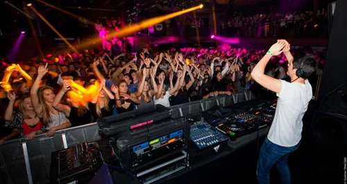 Toulon : Hyphen Hyphen, Breakbot et Bakermat au Mourillon cet été !