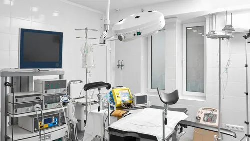 Le bébé est décapité à l'accouchement, la médecin suspendue