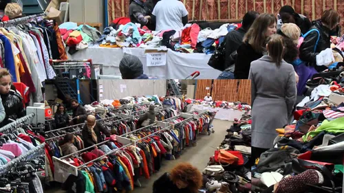 Marseille : la Croix Rouge organise une grande braderie solidaire