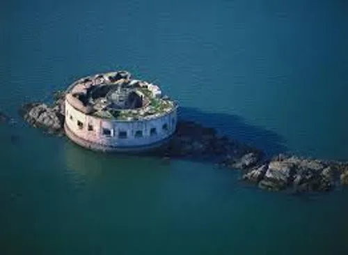 Une île fortifiée moins chère qu'un appartement est à vendre !