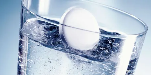 Il croit prendre un antidouleur et avale... une pastille de javel