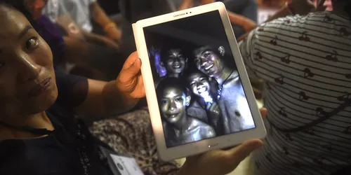 Thaïlande : les petits footballeurs piégés dans une grotte sont...