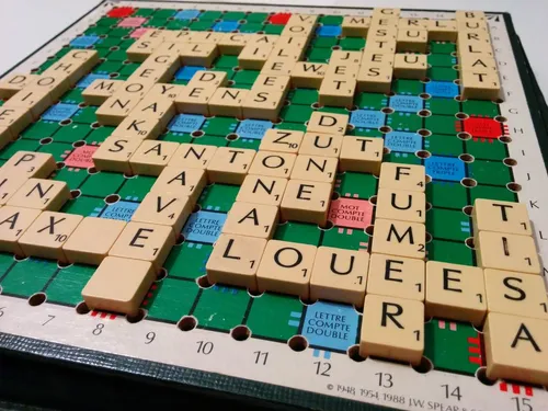 Le champion du monde de Scrabble francophone... ne parle pas...