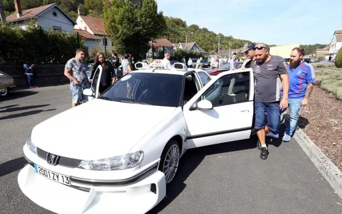 Il débourse 30 000 euros pour la 406 de "Taxi 2"