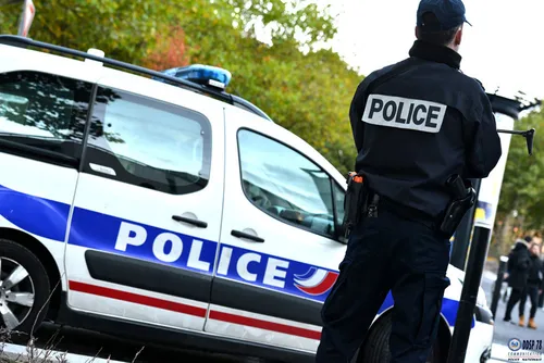 Il appelle la police et sauve sa mère du suicide