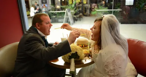 Vous pourrez bientôt vous marier chez Mcdonald’s, KFC ou Burger King