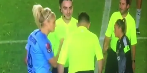 Un arbitre suspendu à cause d'un pierre-feuille-ciseaux