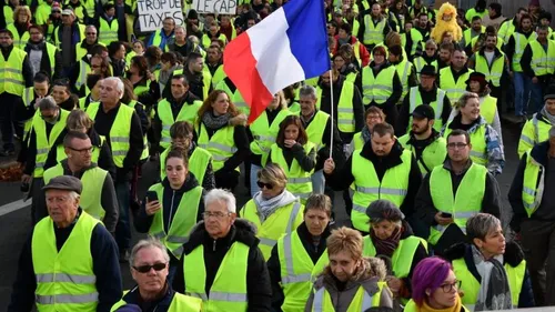 Des gilets jaunes espèrent trouver l'amour pendant les manifs