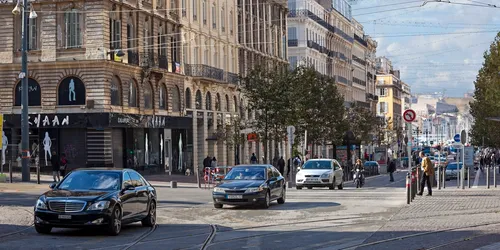 Marseille : un homme attaque des passants sur la Canebière,...