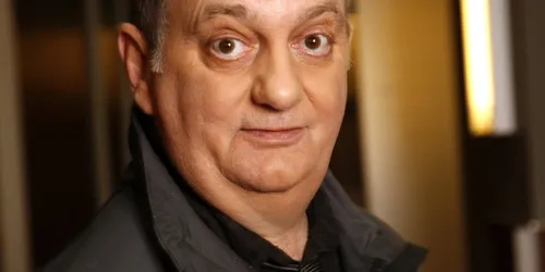 Jules-Édouard Moustic arrête "Groland"