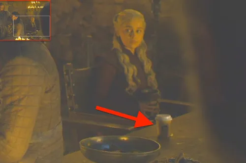 Un gobelet Starbucks oublié sur un tournage de "Game of Thrones"