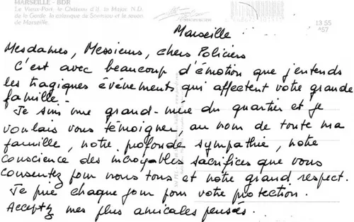 Marseille : une mamie fait le buzz en envoyant une carte postale...