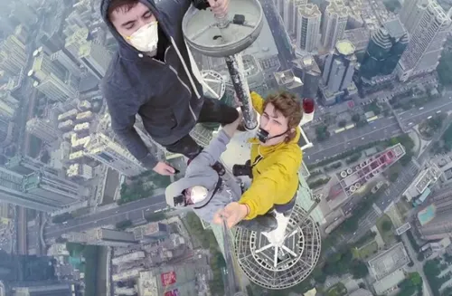 Les selfies tuent cinq fois plus que les attaques de requins