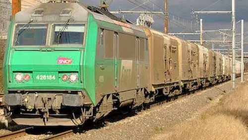 Estimant avoir fait ses heures, un conducteur abandonne son train