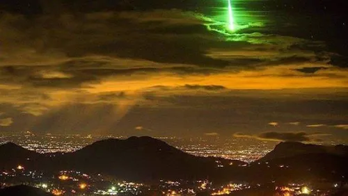 Avez-vous vu l'impressionnante météorite qui a fendu le ciel de la...