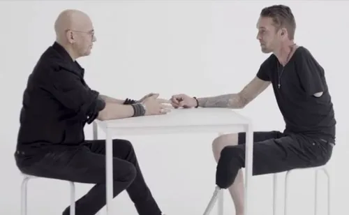 Sauvé par Pascal Obispo après un violent accident de la route,...