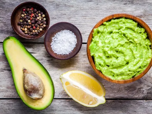 Elle confond le guacamole et le wasabi et finit à l’hôpital