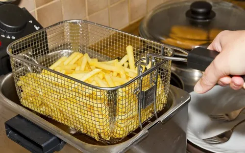 Belgique : la gérante d'une friterie fait fuir les voleurs avec de...
