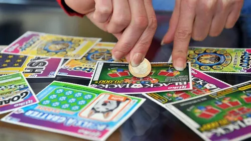 En nettoyant sa voiture, il retrouve un ticket gagnant à 500 000...