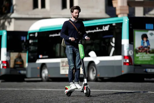 Les trottinettes électriques intégrées dans le code de la route