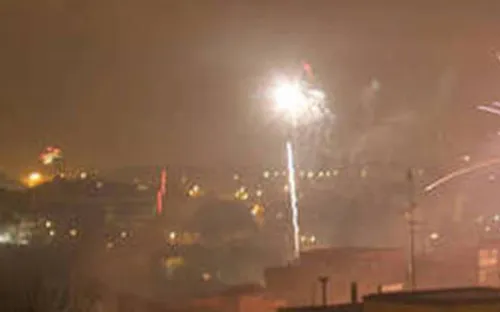 Naples : feux d’artifice et fiesta pour la sortie de prison de deux...