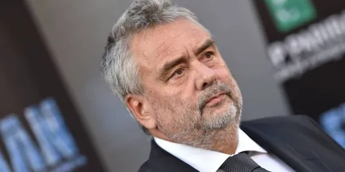 Luc Besson poursuivi en justice par des chasseurs à cause des cerfs...