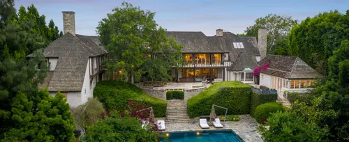 La maison de Brad Pitt et Jennifer Aniston à Beverly Hills est à...