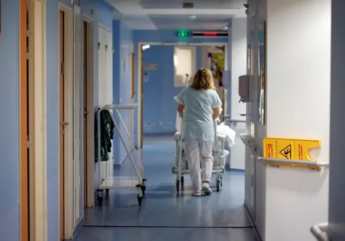 L'hôpital ne lui renouvelle pas son contrat après l'annonce de son...