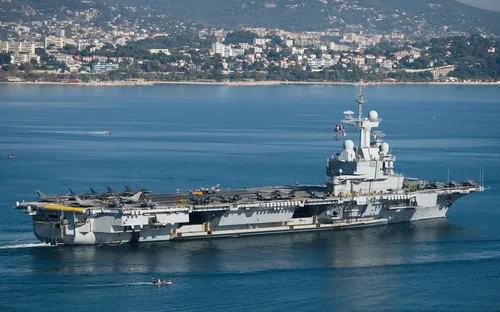 Quarante marins du porte-avions Charles-de-Gaulle soupçonnés...