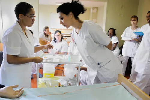 Une aide exceptionnelle pour les étudiants en soins infirmiers et...