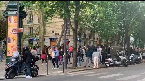 Un "bal de rue" organisé en plein confinement à Paris