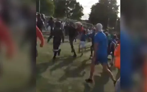 Strasbourg : près de 400 personnes assistent à un match de foot...