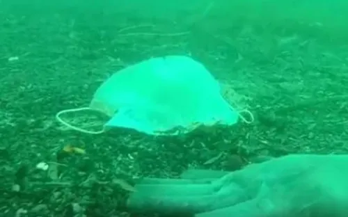 Coronavirus : des masques et gants jetables déversés dans la...