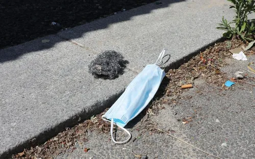 Masques et mégots par terre : l’amende devrait passer à 135 euros