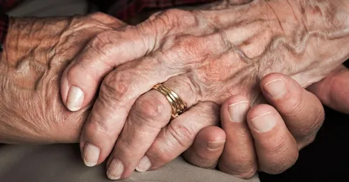 En France, les femmes vivent six ans de plus que les hommes