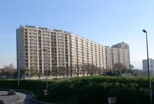 Marseille : une enfant de 11 ans et sa grand-mère meurent dans un...