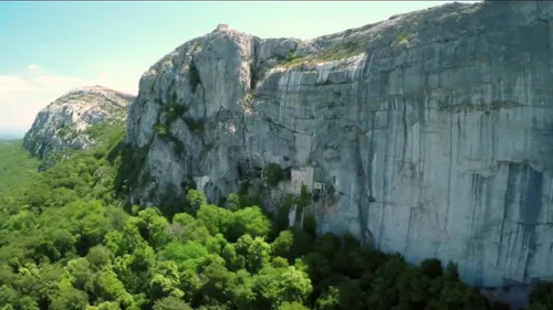 Perdu dans le massif de la Sainte-Baume, un randonneur de 70 ans...