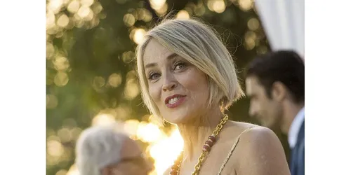 Le coup de gueule de Sharon Stone contre Trump et pour le port du...