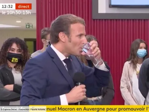 "Donnez-moi un masque plus léger !": quand Macron s'étouffe en...
