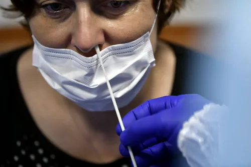 Covid-19 : un test cause une fuite de liquide céphalo-rachidien...