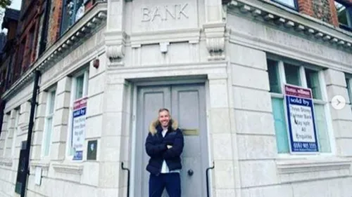 Devenu millionnaire, il rachète la banque qui lui avait refusé un...