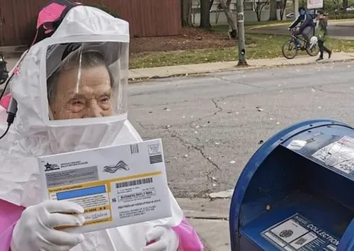 Pour aller voter, une Américaine de 102 ans enfile une combinaison...