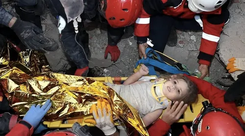 Séisme en Turquie : Ayda, 3 ans, miraculée de la 91e heure